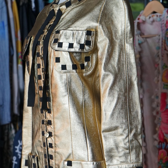 CHANEL ICONIC GOLD METALLIC LEATHER RUNWAY GORGEOUS JACKET VINTAGE 90’s - SZ 38. - Picture 4 of 6